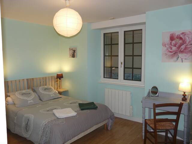 Chambre lit double, prѐs de Bayeux au calme