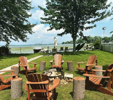 Waterfront Lake Simcoe/Couchiching cottage