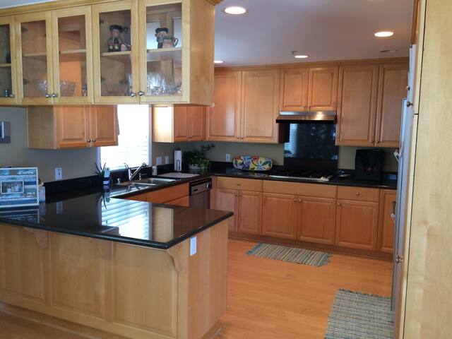 Manhattan Beach View Home gallery image 3