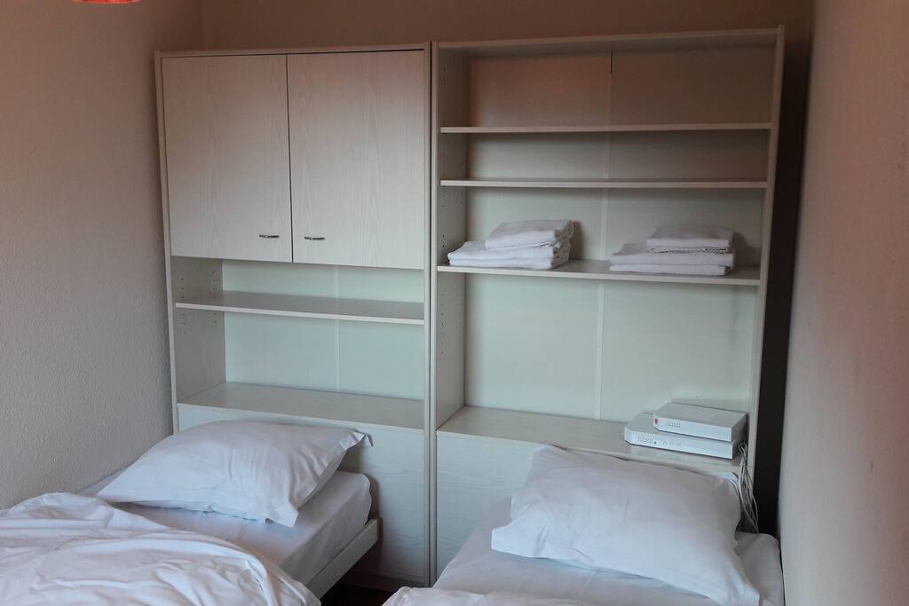 2 separated bed