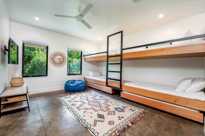 Dhoma me krevat marinari për fëmijë 6 persona me zhardhokë të nxjerrë jashtë 