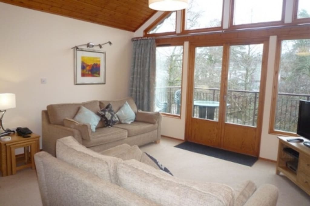 Keswick Bridge, Lounge, Lakes Cottage Holidays