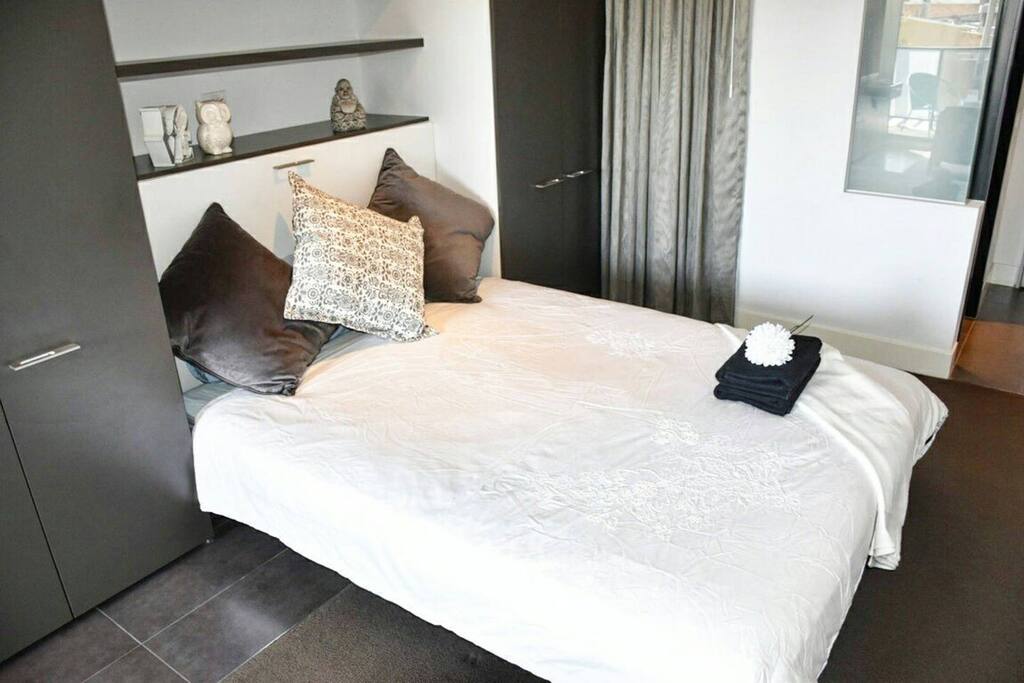 Queen Bed Area - Linen Included