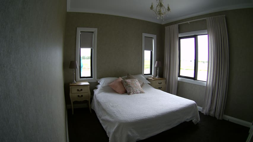 Quiet Peaceful Relaxing Room In A Rural Setting Houses
