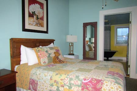 Comfortable Room in the Faubourg  Marigny