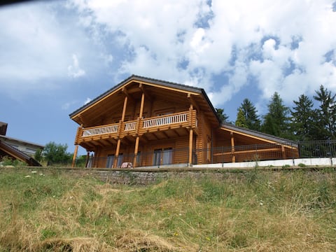 Beautiful log cabin!