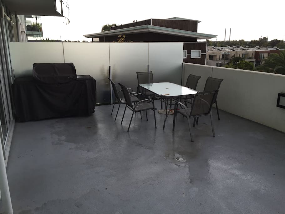 Huge balcony space, 35m2, with plenty of room for relaxing in the sun, with a great barbeque for cooking your dinner!