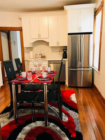 Triple Decker Guesthouse for up to 24 guests! gallery image 4