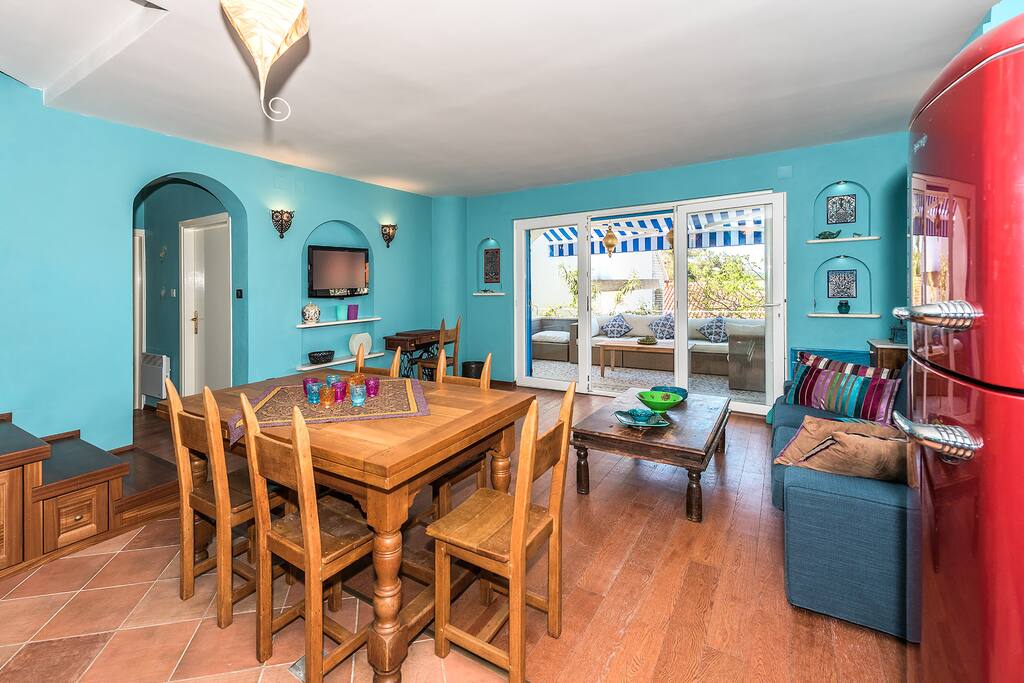 Living room/dining area
