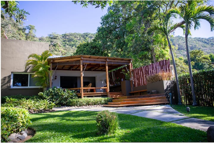 Casa Belvedere espectacular en Lago de Coatepeque Casas