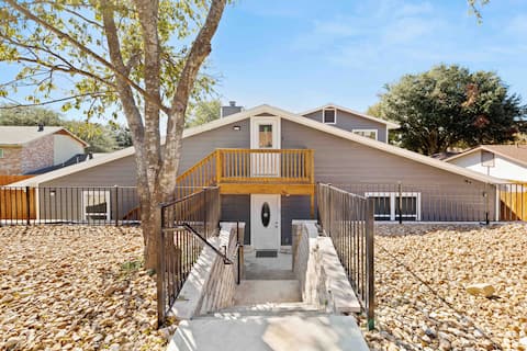 Cyc Mega House with BBQ Gazebo