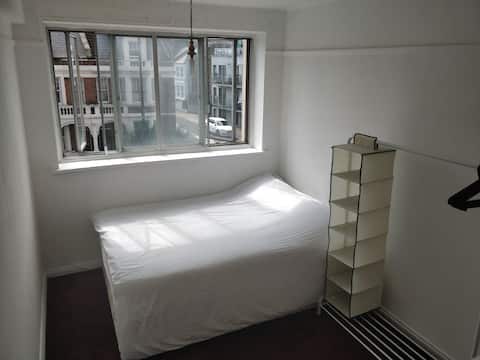 [RM3] Doppelzimmer mit einfachem Zugang zur Stadt.
