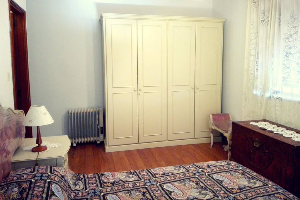 The double bed bdroom with ensuite.