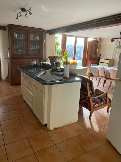 Lake House with enclosed garden and BBQ