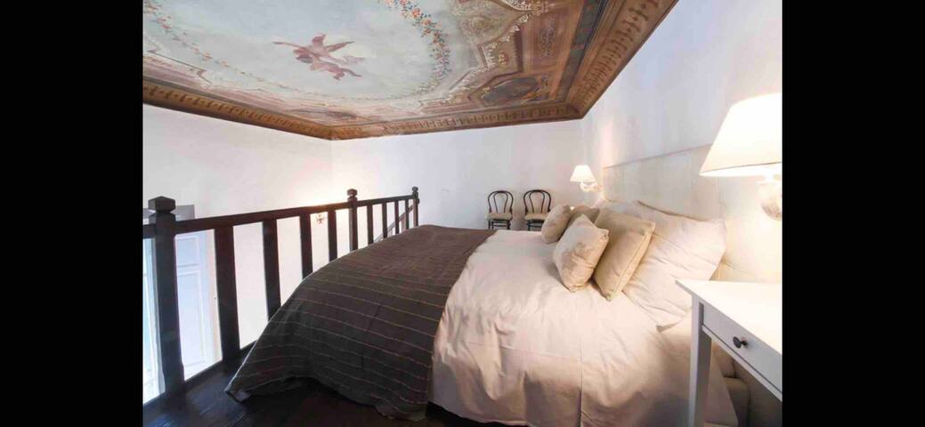 Lux Palace Max gallery image 2