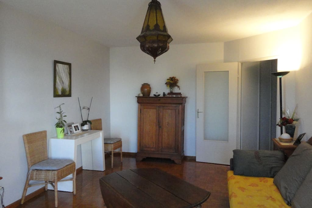 Table en console si vous prenez les repas sur le balcon