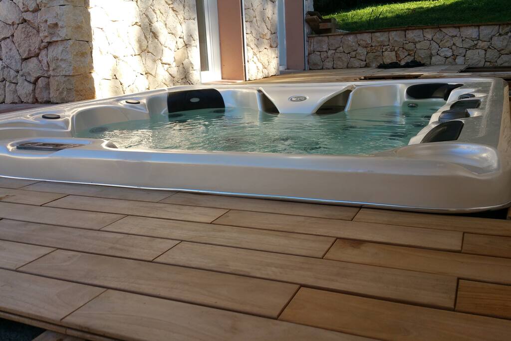 Jacuzzi