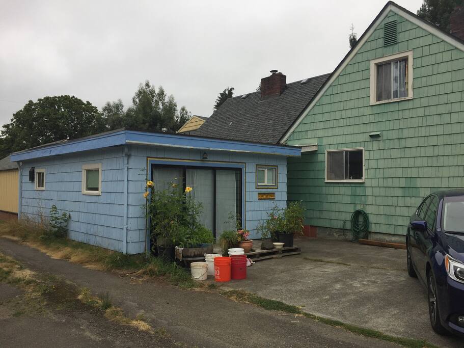 The honeybee studio (blue building) next to our house.