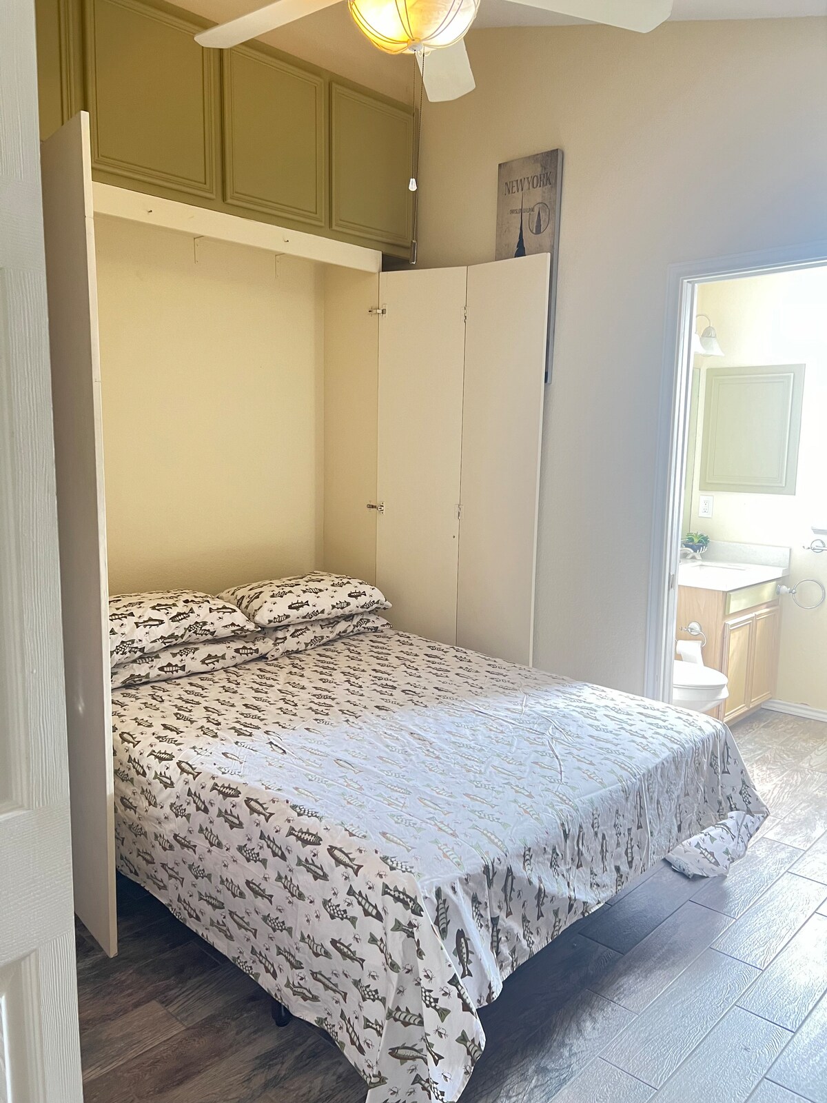 Საწოლი 152 × 203 სმ. 