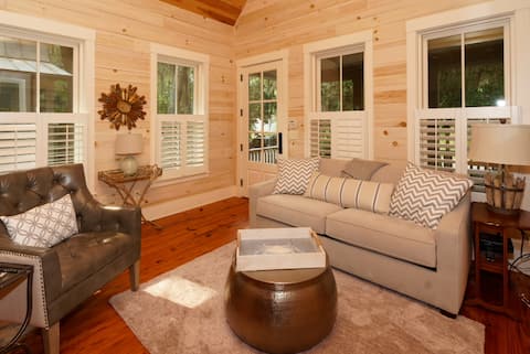 Old Towne 
Bluffton Cottage