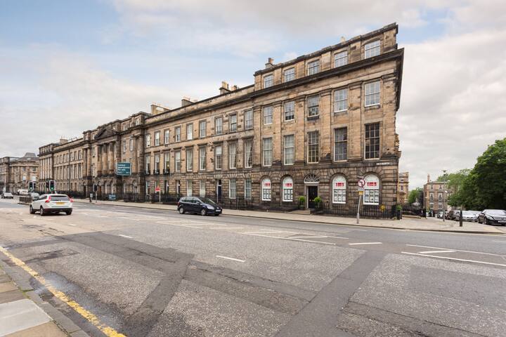 Prime City Centre Location – 4 Bed Penthouse gallery image 5