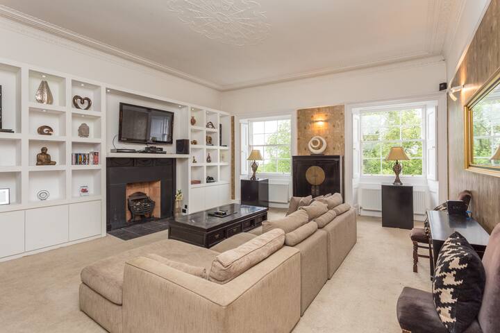 Prime City Centre Location – 4 Bed Penthouse gallery image 3