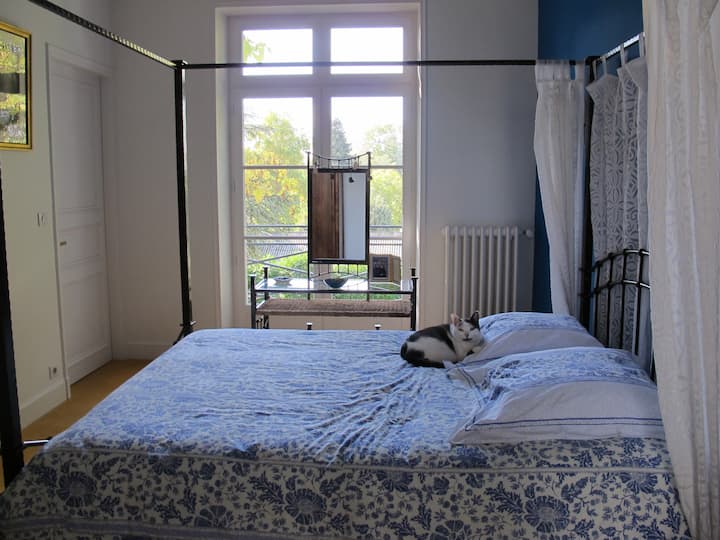 Chambre Thira - Saint-Yrieix-la-Perche