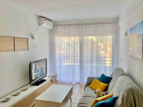 Top performing Airbnb: Colorful family terrace apt|Arenal Beach 100m in Calp