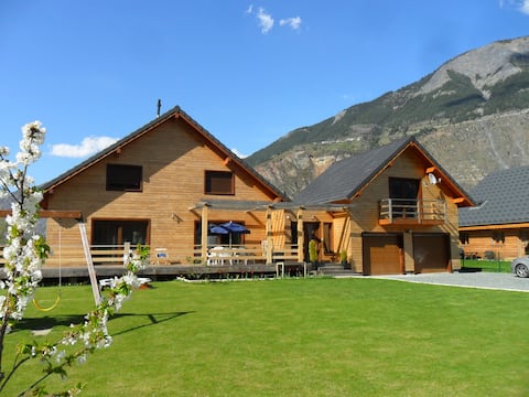Propriété Airbnb réussie: Very nice NEW one-bedroom apartment. à Le Bourg D'oisans