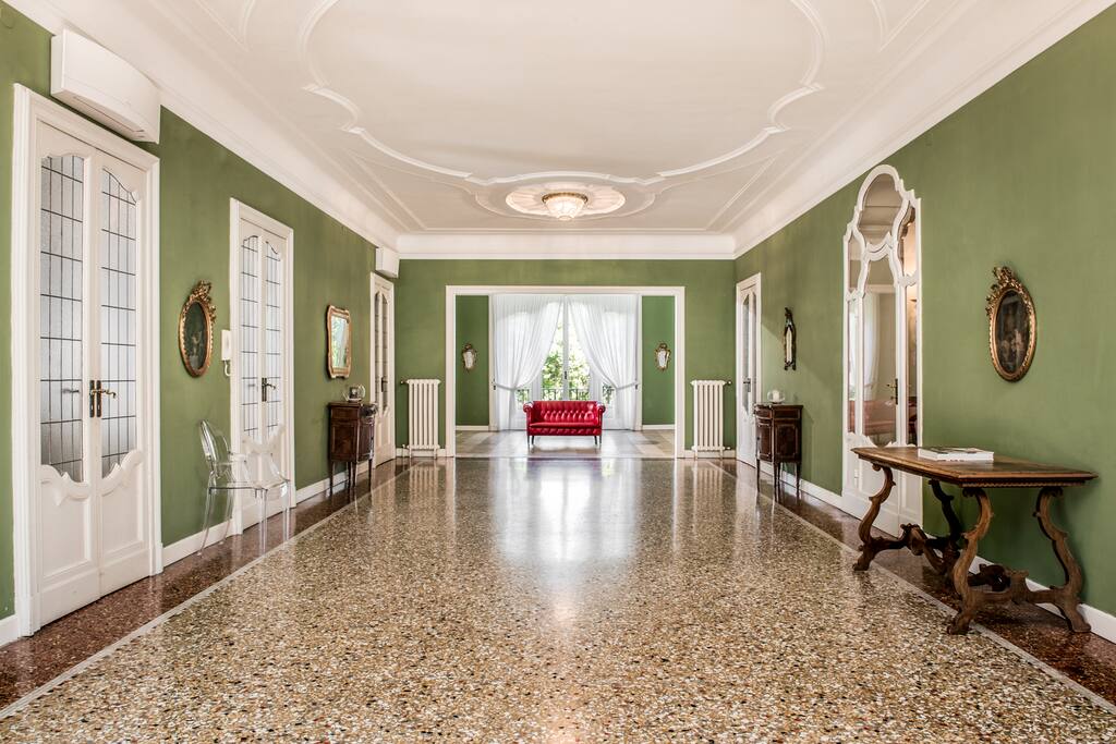 Salone di accesso alla camera