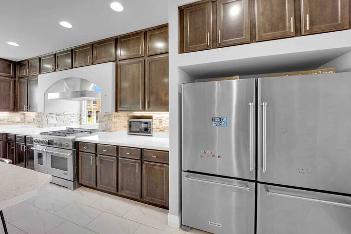 50% OFF Monthly | 5 bed 4.5 bath | Pet – Friendly gallery image 4