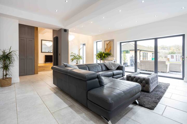 Manchester Luxury Country House Close To The City gallery image 4