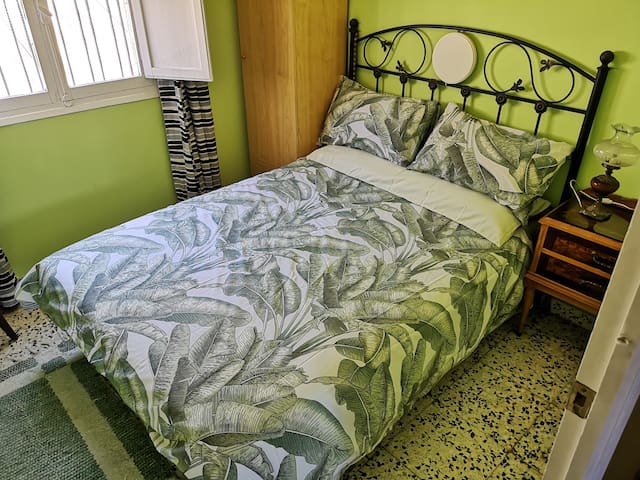 Habitación doble con WIFI en casa de Javi