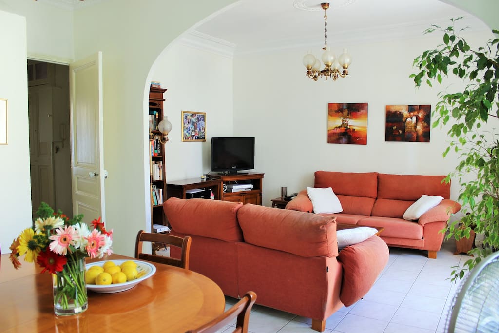 Two sofas in the living area can be extended to provide 2 extra sleeping spaces.