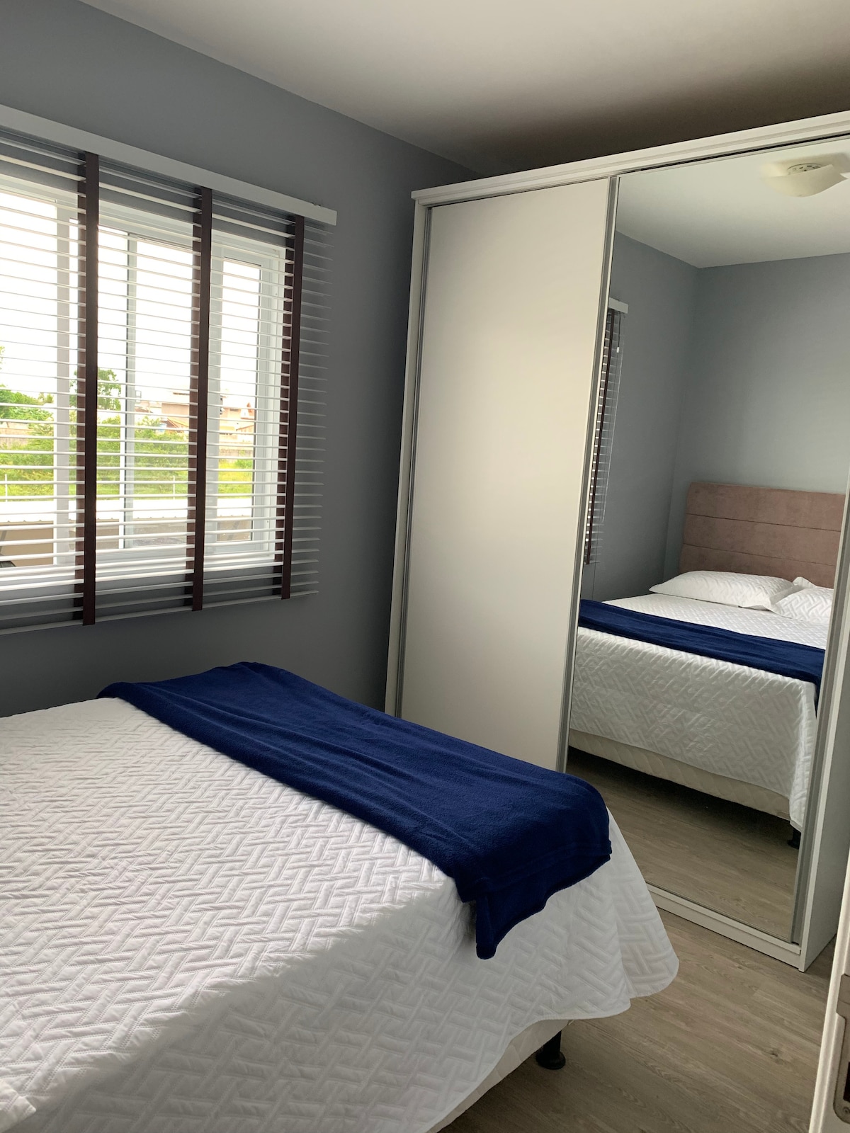 חדר שינה 1 עם מלתחה