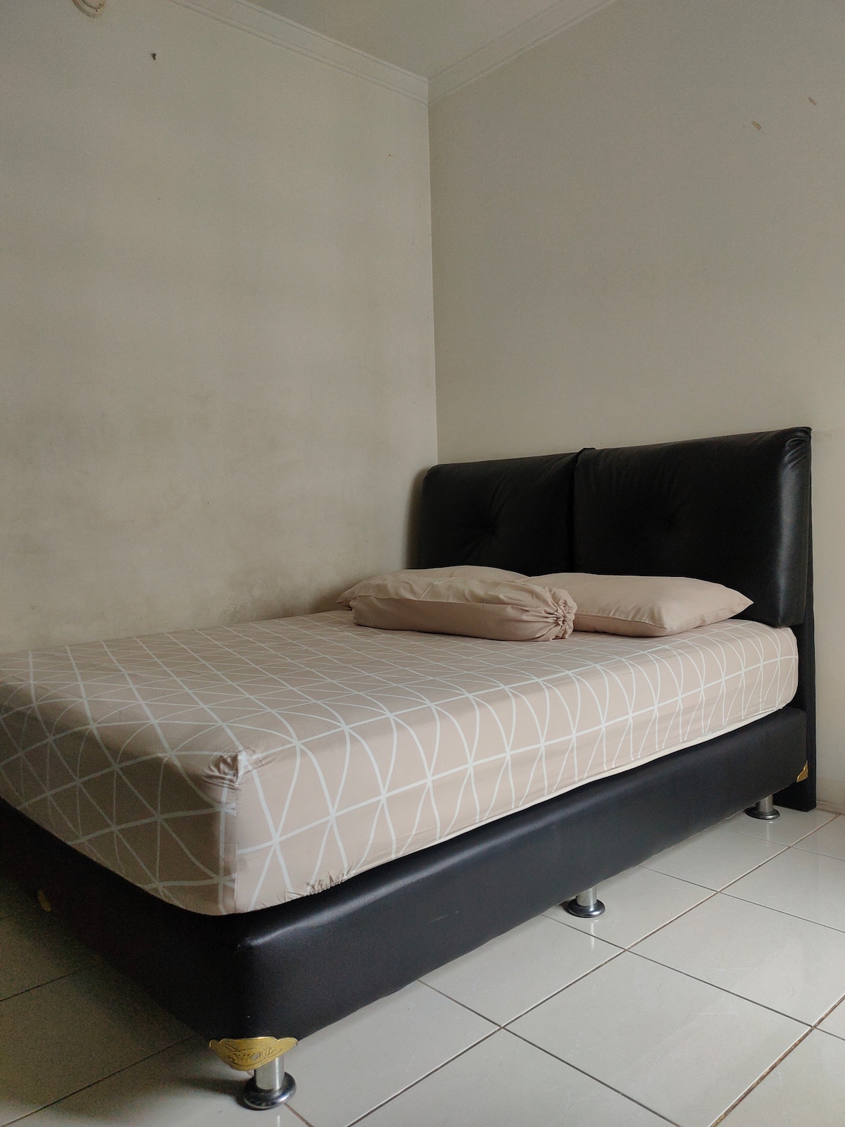 غرفة النوم الرئيسية 160 × 200