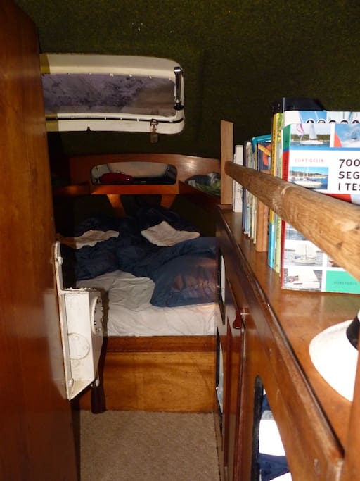 Open isle to forward sleeping area