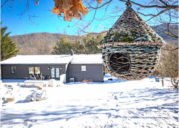 Renovated With Creek & Mountain Views on 2 Acres Houses for Rent in