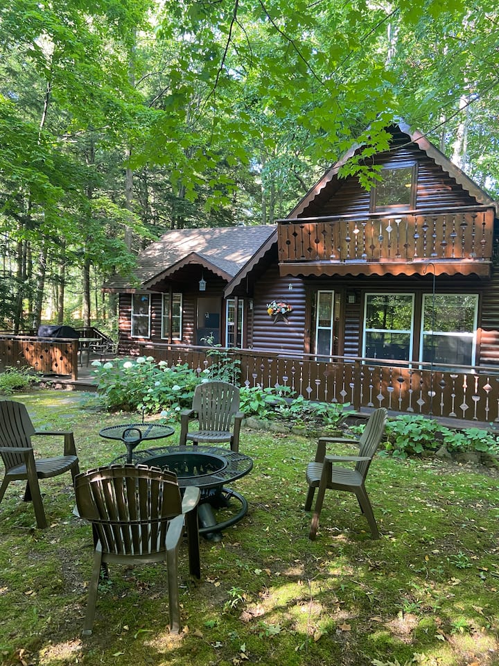 Cheerful 3bedroom cottage with indoor fireplace Cottages for Rent in