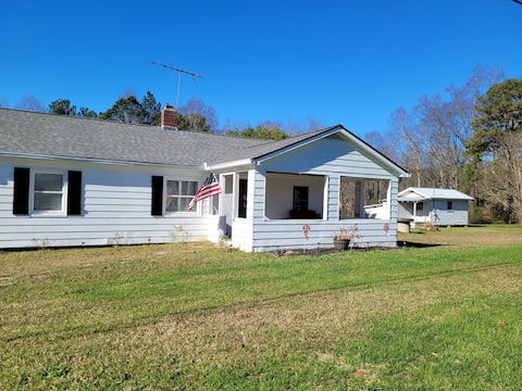 Peaceful Farmhouse in Sharpsburg Ga.