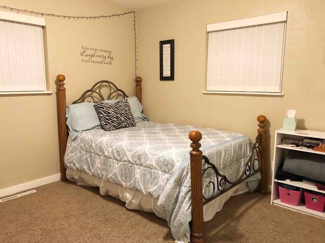 Quiet, Private Room in Super Location room 2