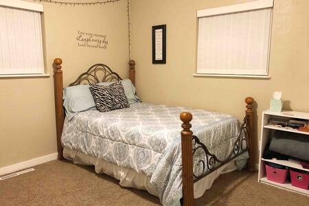 Quiet, Private Room in Super Location room 2