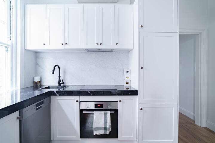 Water Views 6 Bedroom Home in Sydney The Rocks #78 gallery image 5