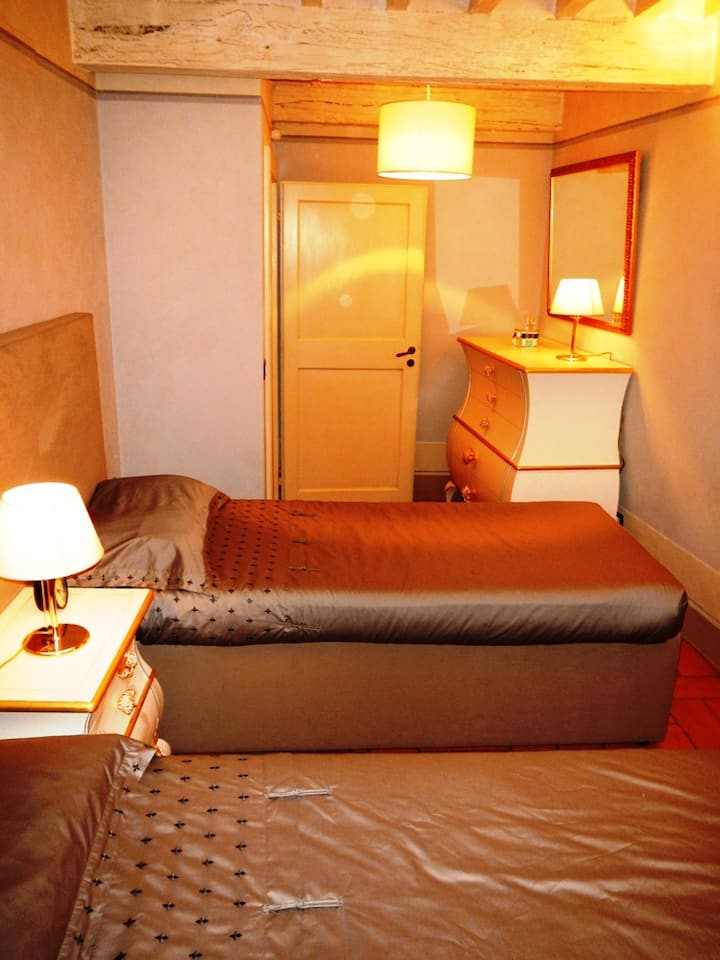 DOUBLE ROOM CONVERTIBLE INTO A DOUBLE ROOM