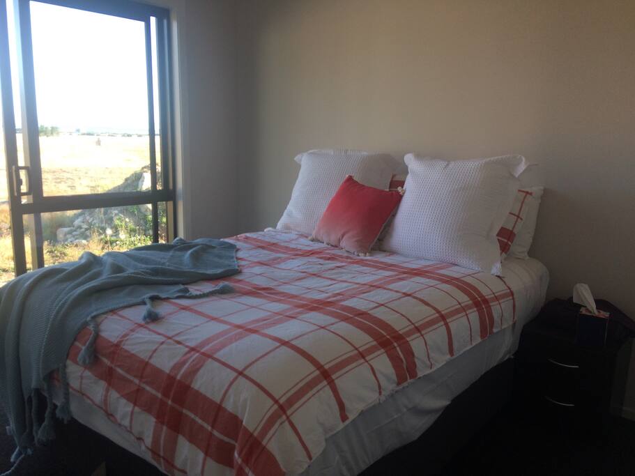 Bedroom 1: Queen Size Bed