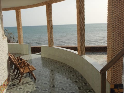 Chambre n°3 "pieds dans l'eau", site paradisiaque