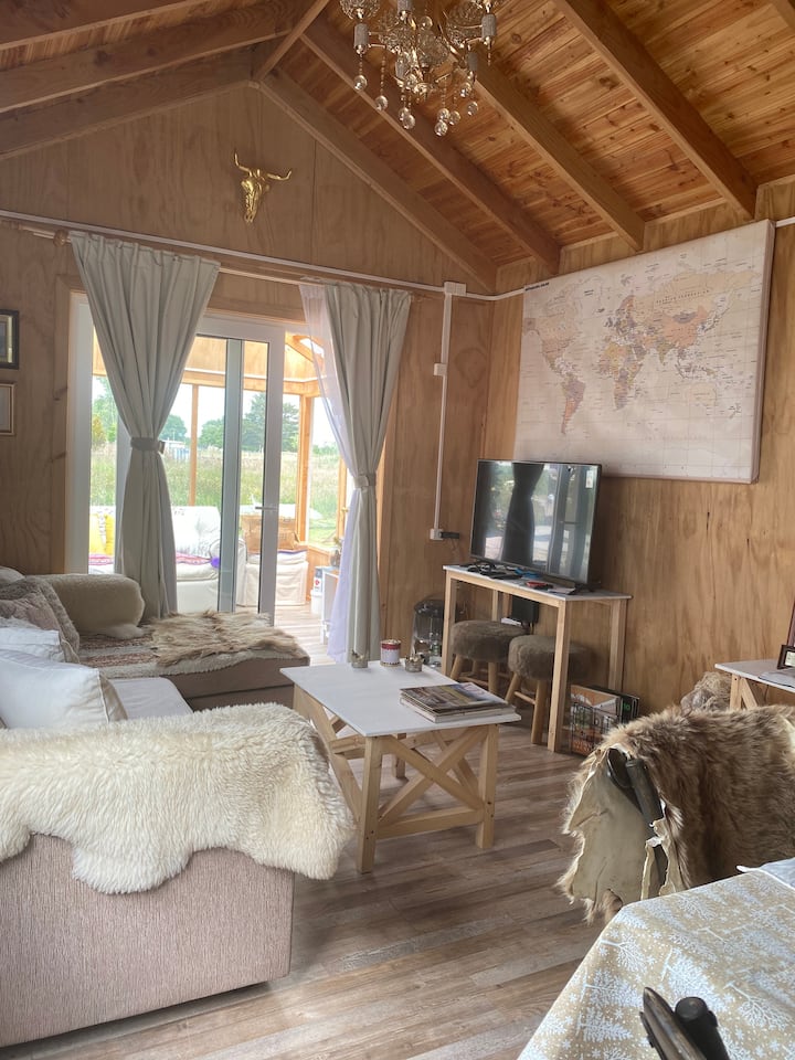 ห้องนั่งเล่นและห้องรับประทานอาหาร 