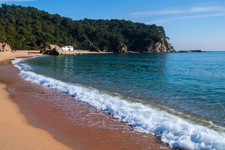 5 MIN. WALK TO THE BEACH AT THE COSTA BRAVA