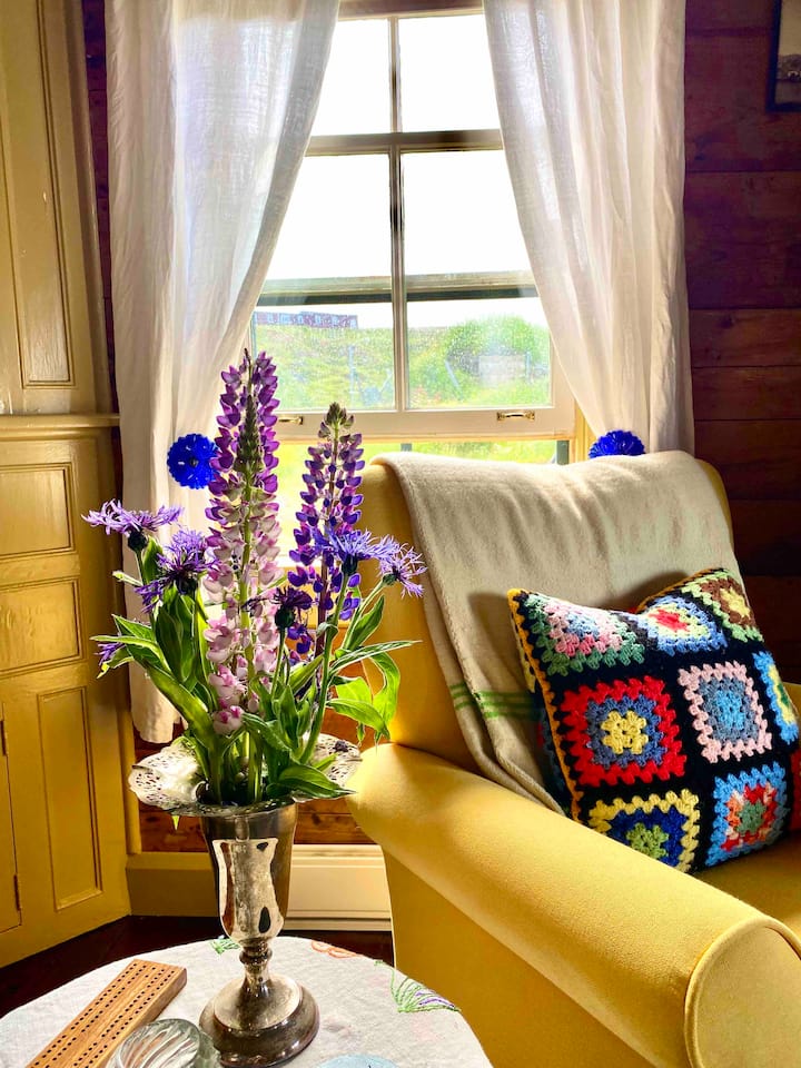 Lupinfield Cottage ~A Curated Experience - Canada