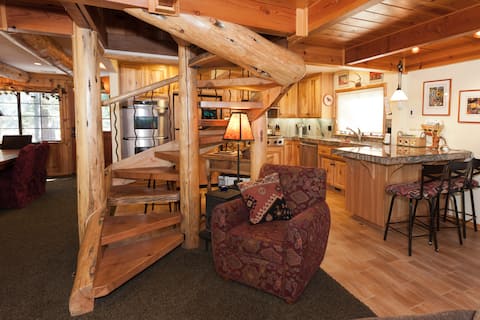 Successful Airbnb property: Tahoe City Sunnyside, "Tahoe decor" in Sunnyside Tahoe City